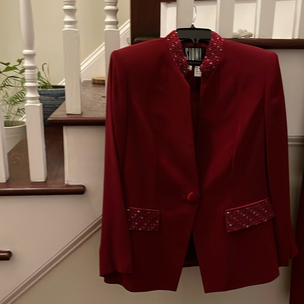 SIONI COUTURE Ladies Burgundy three piece Suit.